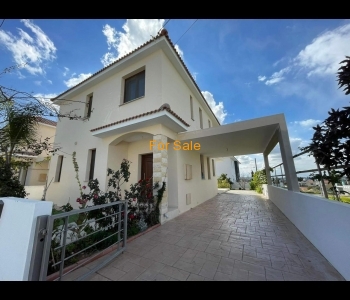 Detached  4 bedroom  house in Geri 